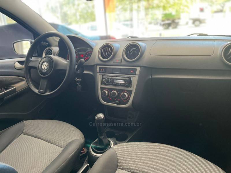 VOLKSWAGEN - VOYAGE - 2011/2012 - Prata - R$ 36.900,00