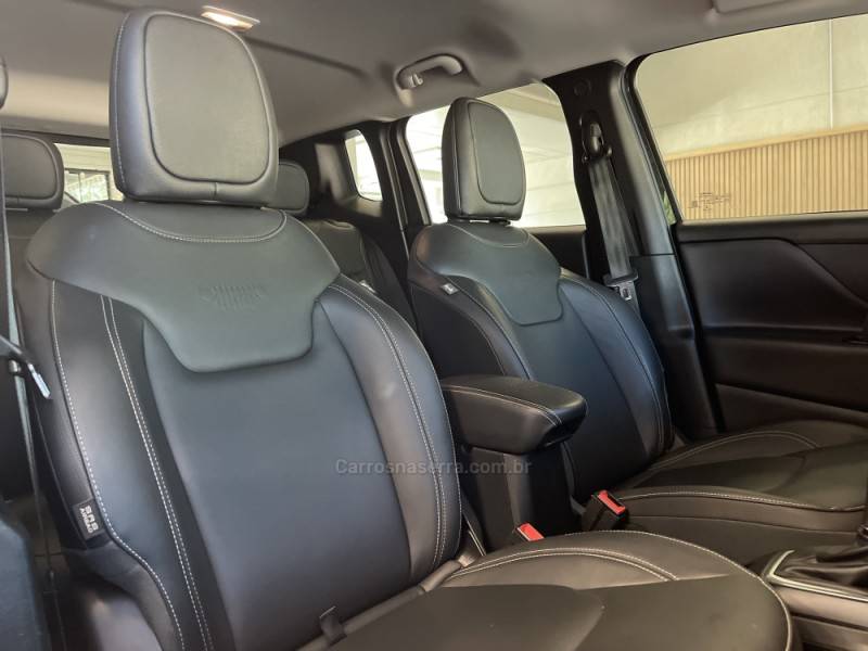 JEEP - RENEGADE - 2022/2022 - Preta - R$ 110.900,00