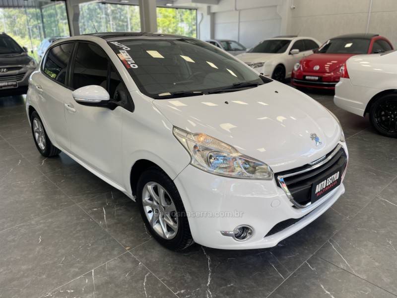 PEUGEOT - 208 - 2013/2014 - Branca - R$ 42.900,00