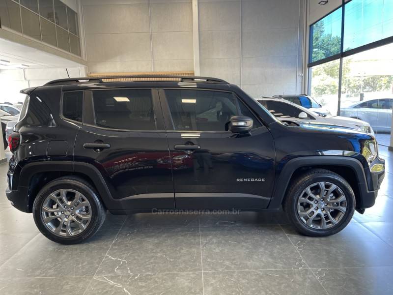 JEEP - RENEGADE - 2022/2022 - Preta - R$ 110.900,00