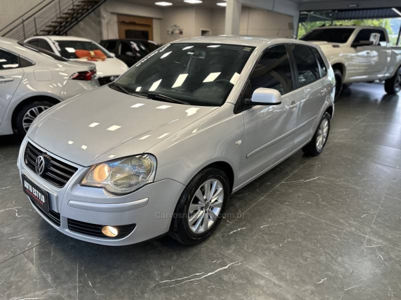VOLKSWAGEN - POLO - 2007/2008 - Prata - R$ 37.900,00