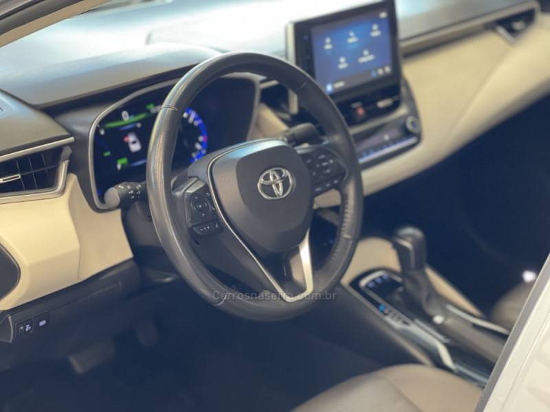 TOYOTA - COROLLA - 2022/2023 - Prata - R$ 158.900,00
