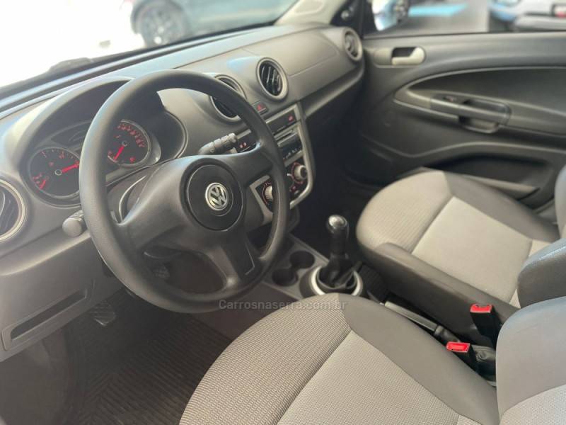 VOLKSWAGEN - VOYAGE - 2011/2012 - Prata - R$ 36.900,00