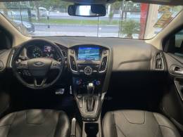 FORD - FOCUS - 2015/2016 - Branca - R$ 68.900,00