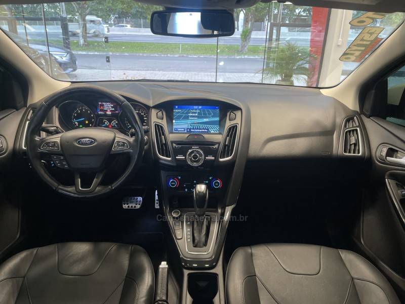 FORD - FOCUS - 2015/2016 - Branca - R$ 68.900,00