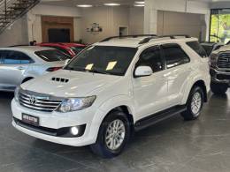 TOYOTA - HILUX SW4 - 2013/2013 - Branca - R$ 137.900,00
