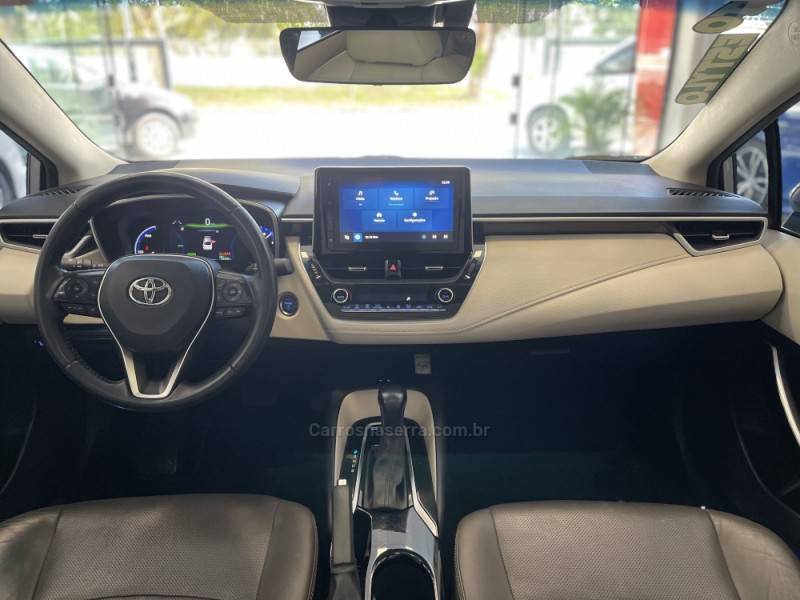 TOYOTA - COROLLA - 2022/2023 - Prata - R$ 158.900,00