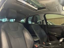 FORD - FOCUS - 2015/2016 - Branca - R$ 68.900,00
