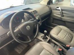 VOLKSWAGEN - POLO SEDAN - 2009/2010 - Preta - R$ 35.900,00