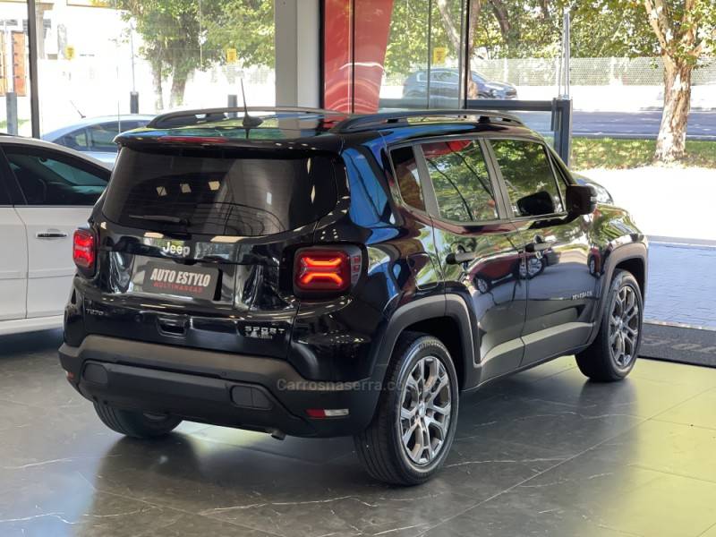 JEEP - RENEGADE - 2022/2022 - Preta - R$ 110.900,00
