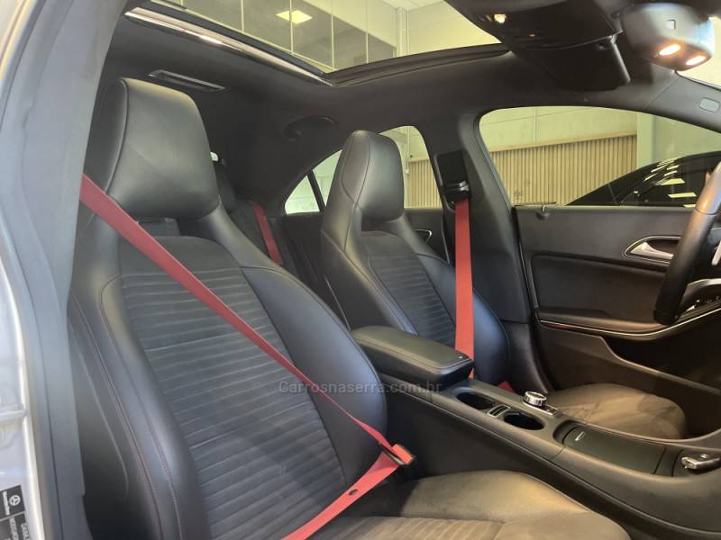 MERCEDES-BENZ - CLA 250 - 2015/2015 - Prata - R$ 143.900,00