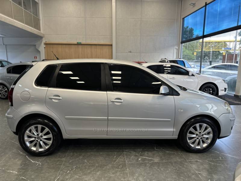 VOLKSWAGEN - POLO - 2007/2008 - Prata - R$ 37.900,00