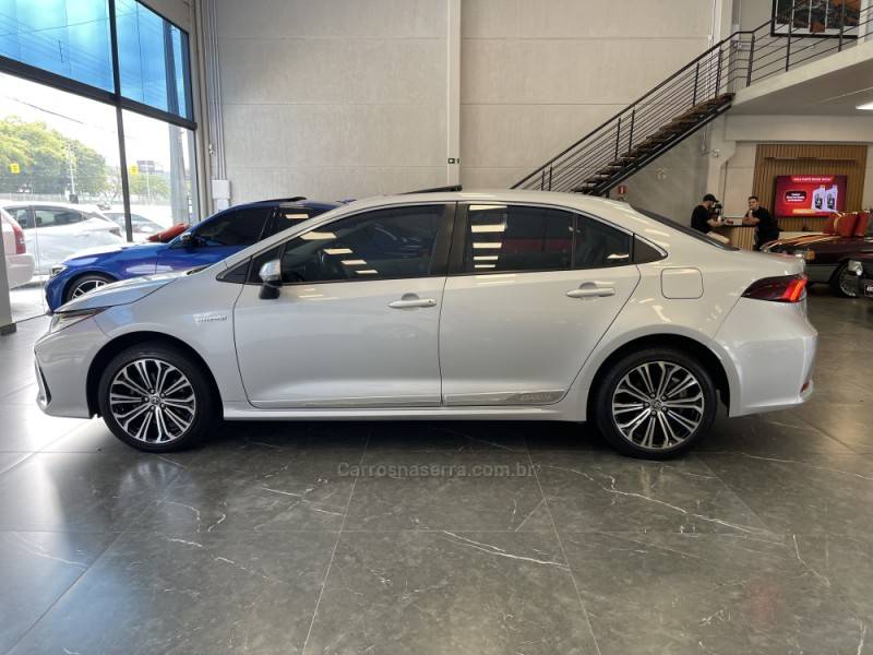TOYOTA - COROLLA - 2022/2023 - Prata - R$ 158.900,00