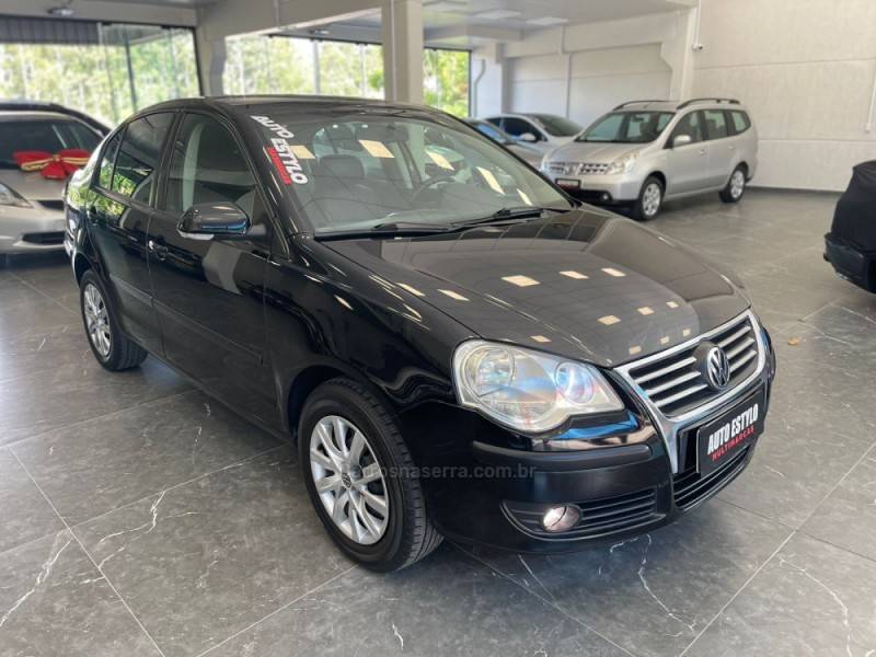 VOLKSWAGEN - POLO SEDAN - 2009/2010 - Preta - R$ 35.900,00