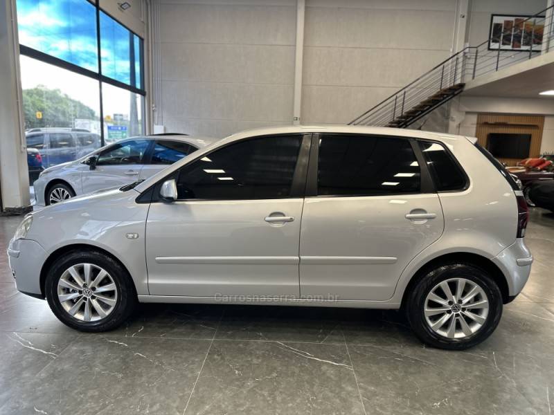 VOLKSWAGEN - POLO - 2007/2008 - Prata - R$ 37.900,00