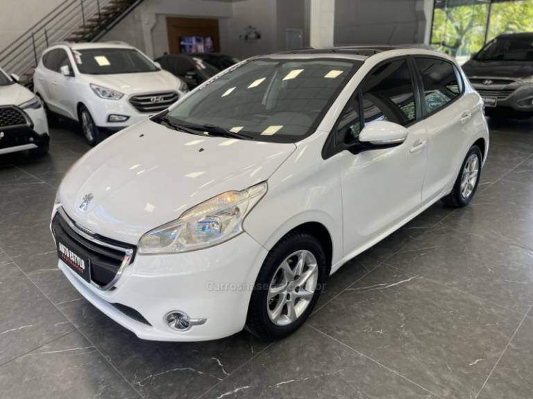 PEUGEOT - 208 - 2013/2014 - Branca - R$ 42.900,00