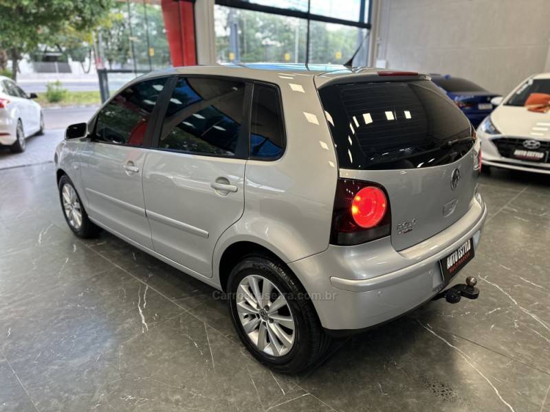 VOLKSWAGEN - POLO - 2007/2008 - Prata - R$ 37.900,00