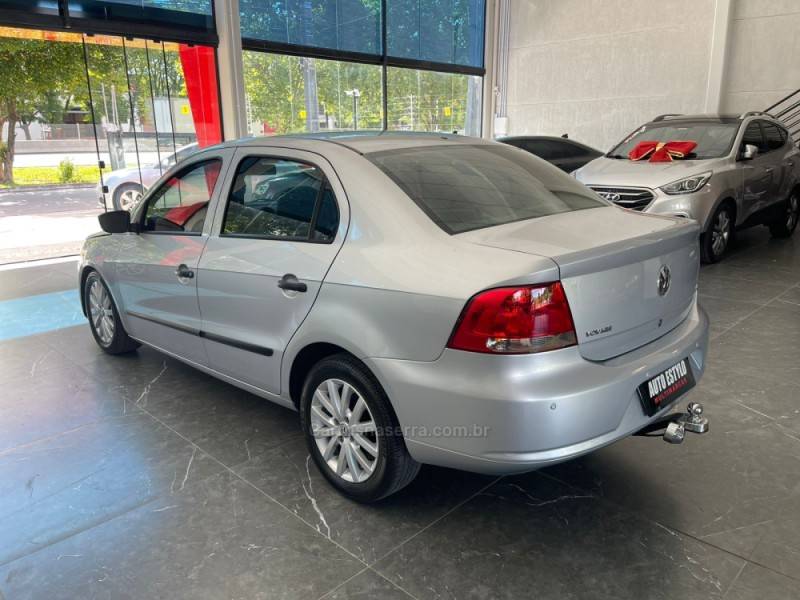 VOLKSWAGEN - VOYAGE - 2011/2012 - Prata - R$ 36.900,00