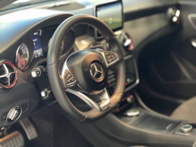 MERCEDES-BENZ - CLA 250 - 2015/2015 - Prata - R$ 143.900,00