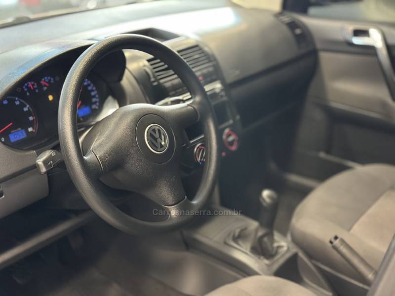 VOLKSWAGEN - POLO - 2007/2008 - Prata - R$ 37.900,00
