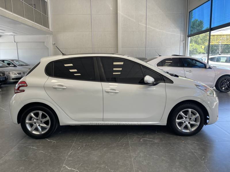 PEUGEOT - 208 - 2013/2014 - Branca - R$ 42.900,00