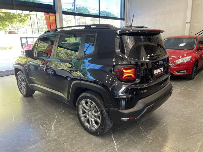 JEEP - RENEGADE - 2022/2022 - Preta - R$ 110.900,00
