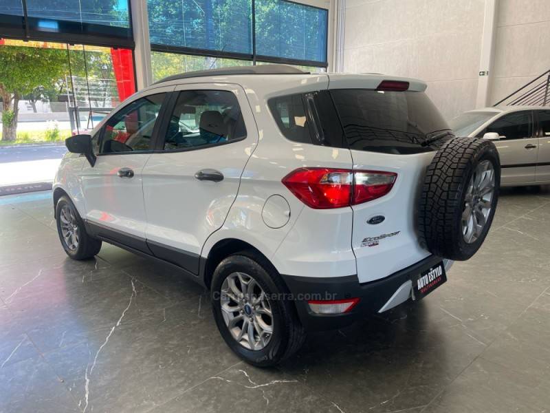 FORD - ECOSPORT - 2015/2016 - Branca - R$ 59.900,00