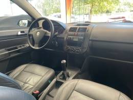 VOLKSWAGEN - POLO SEDAN - 2009/2010 - Preta - R$ 35.900,00