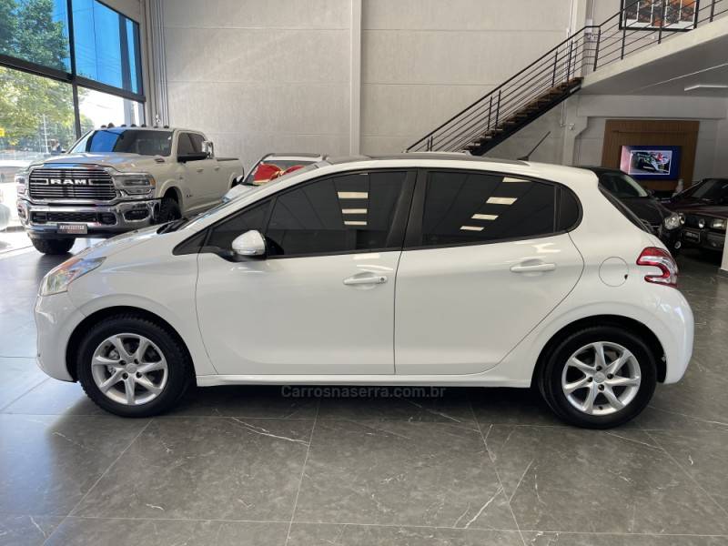 PEUGEOT - 208 - 2013/2014 - Branca - R$ 42.900,00