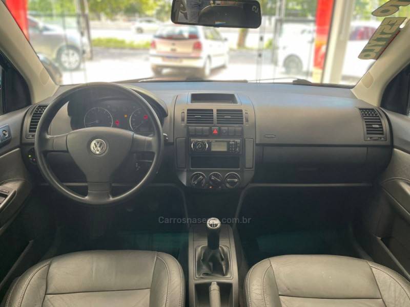 VOLKSWAGEN - POLO SEDAN - 2009/2010 - Preta - R$ 35.900,00