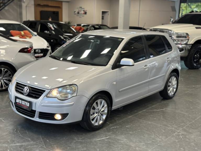 VOLKSWAGEN - POLO - 2007/2008 - Prata - R$ 37.900,00