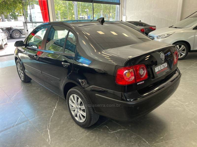 VOLKSWAGEN - POLO SEDAN - 2009/2010 - Preta - R$ 35.900,00