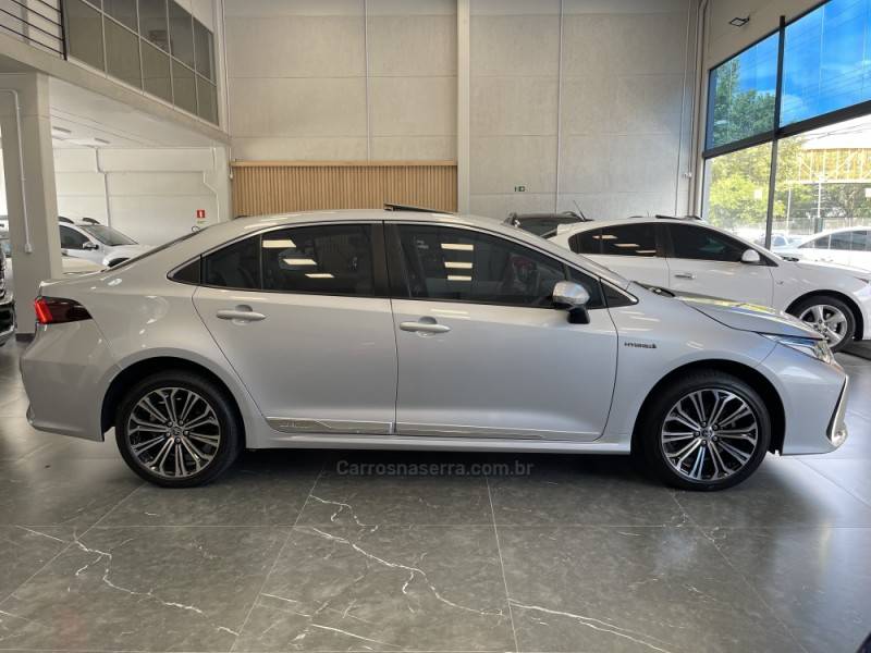 TOYOTA - COROLLA - 2022/2023 - Prata - R$ 158.900,00