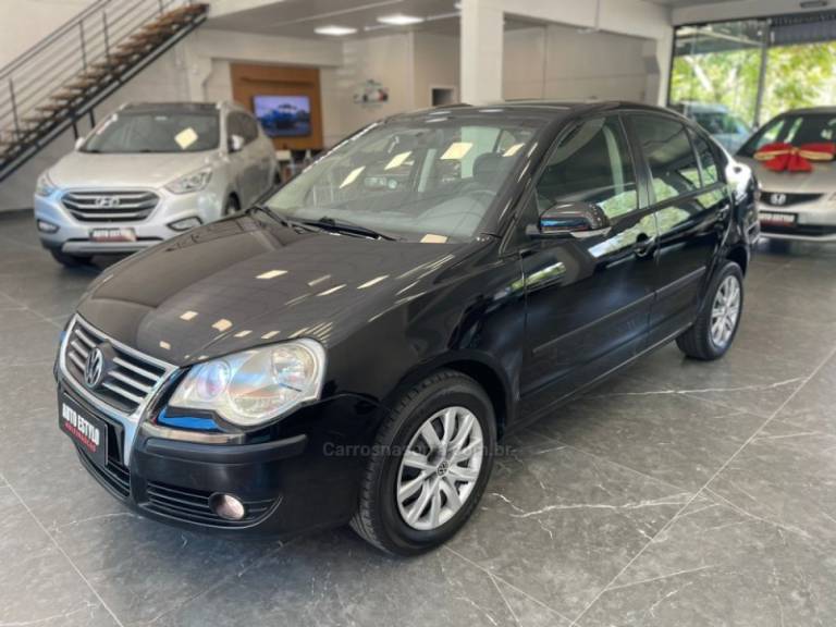 VOLKSWAGEN - POLO SEDAN - 2009/2010 - Preta - R$ 35.900,00