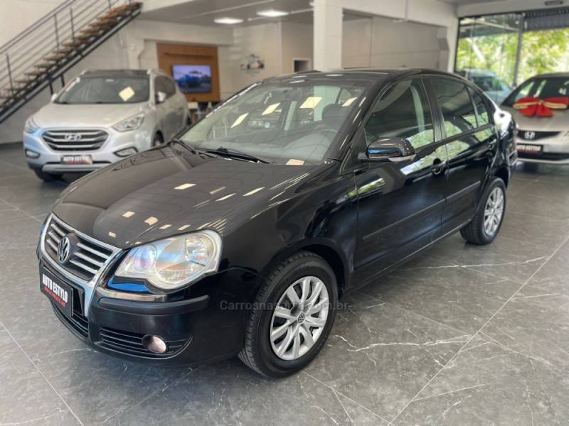 VOLKSWAGEN - POLO SEDAN - 2009/2010 - Preta - R$ 35.900,00