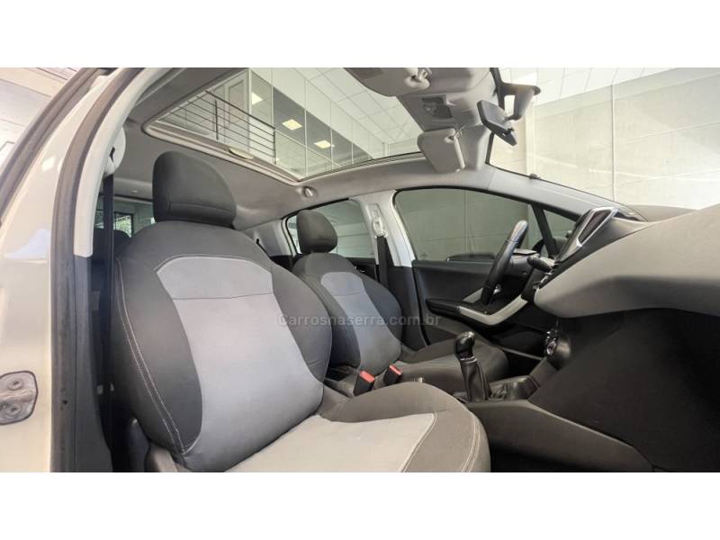 PEUGEOT - 208 - 2013/2014 - Branca - R$ 42.900,00